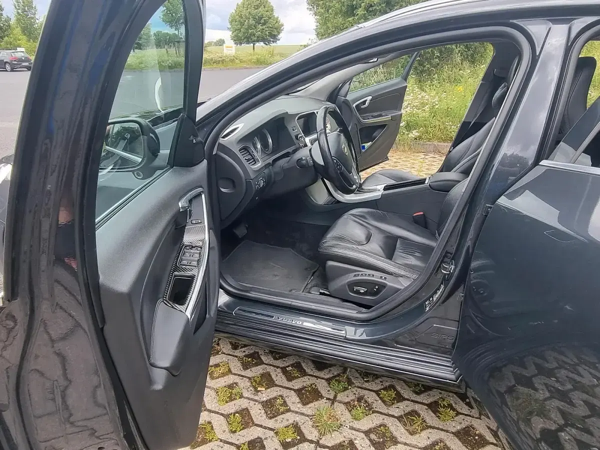 Gebraucht Volvo V60 215 PS (158 kW) 2014 Blau Kombi