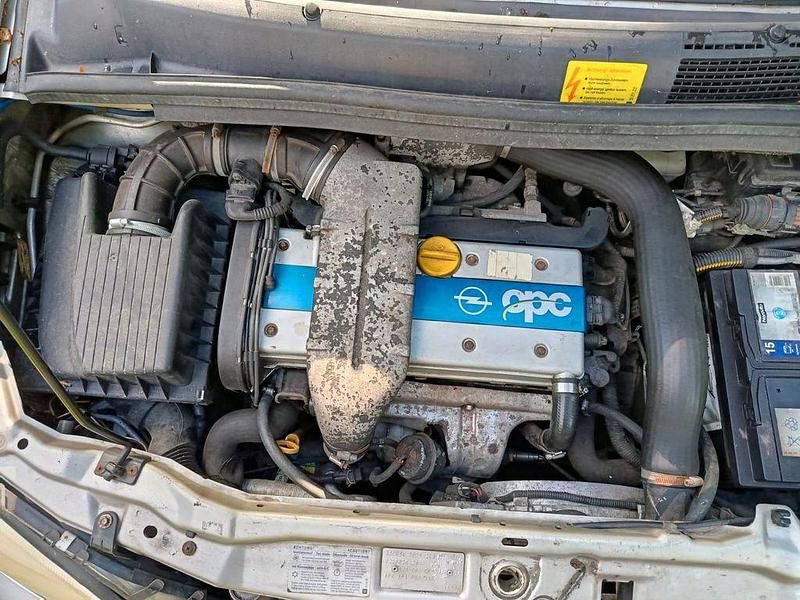 Silber Gebraucht 2003 Opel Zafira OPC Van / Kleinbus | 1.350 € (Guter Preis) - Bild 1/4