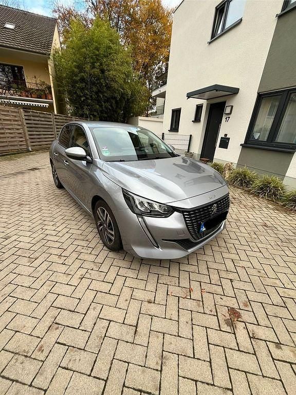 Grau Gebraucht 2021 Peugeot 208 Allure Kleinwagen | 17.500 € (Fairer Preis) - Bild 1/4