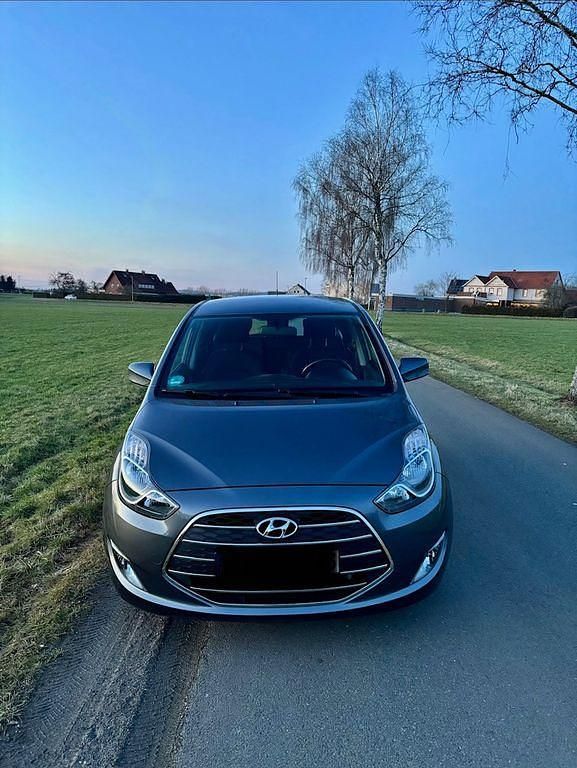 Gebraucht Hyundai ix20 Classic 90 PS (66 kW) 2016 Grau Kleinwagen