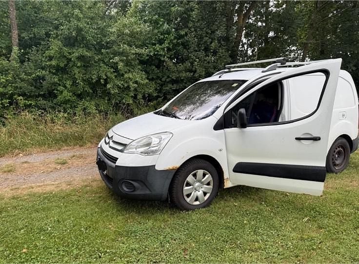 Weiß Gebraucht 2009 Citroën Berlingo Van / Kleinbus | 1.550 € (Superpreis) - Bild 1/4