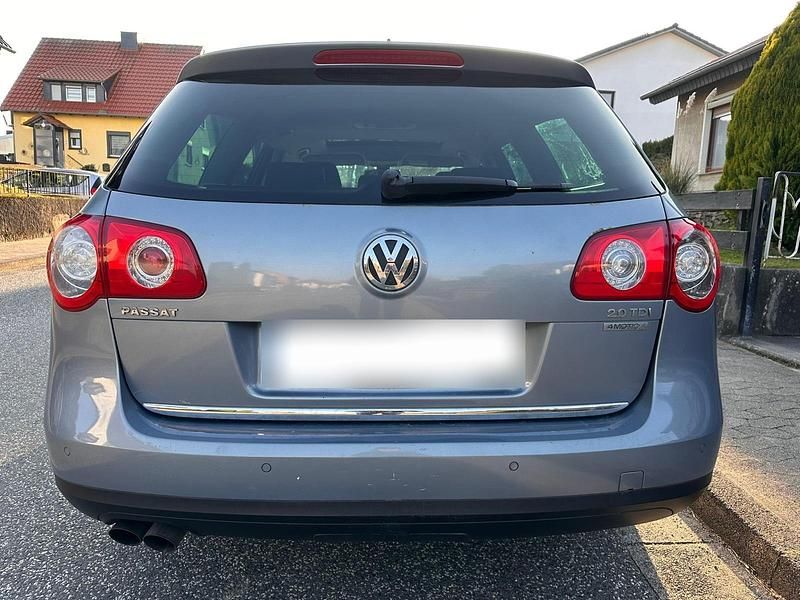 Gebraucht VW Passat 140 PS (102 kW) 2009 Blau Kombi