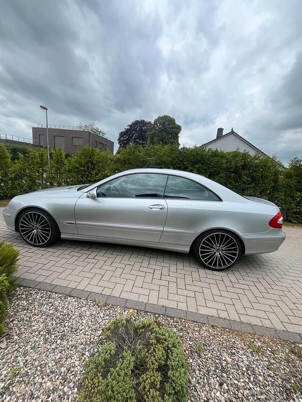 Silber Gebraucht 2004 Mercedes CLK200 Coupé | 7.500 € - Bild 1/4
