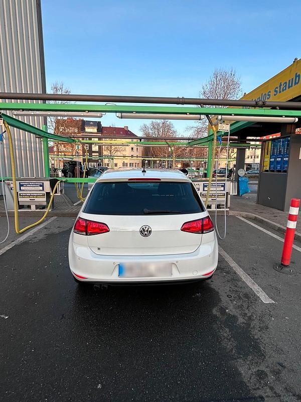 Gebraucht VW Golf VII 106 PS (77 kW) 2015 Weiß Limousine