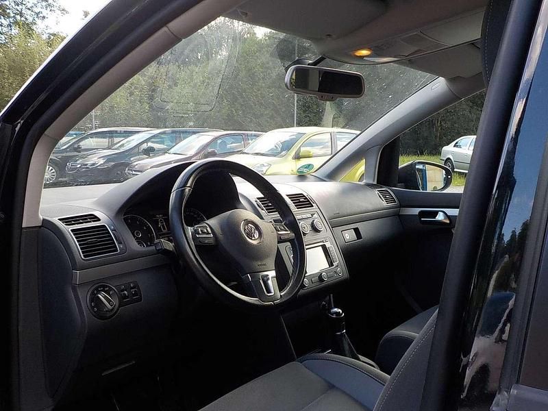 Gebraucht VW Touran Life 105 PS (77 kW) 2013 Schwarz Van / Kleinbus