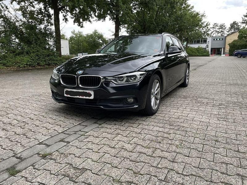 Schwarz Gebraucht 2019 BMW 320 Advantage Kombi | 12.900 € (Fairer Preis) - Bild 1/4