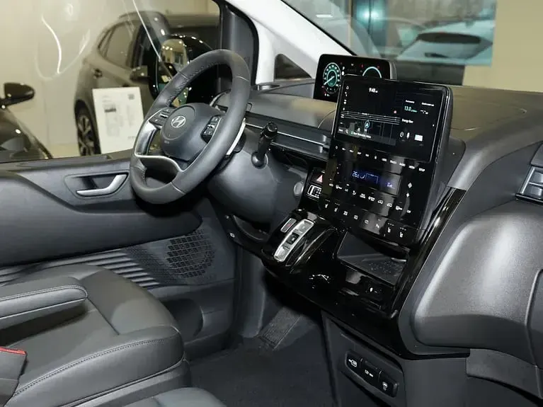 Neu Hyundai Staria Prime 225 PS (165 kW) 2026 Schwarz Van / Kleinbus