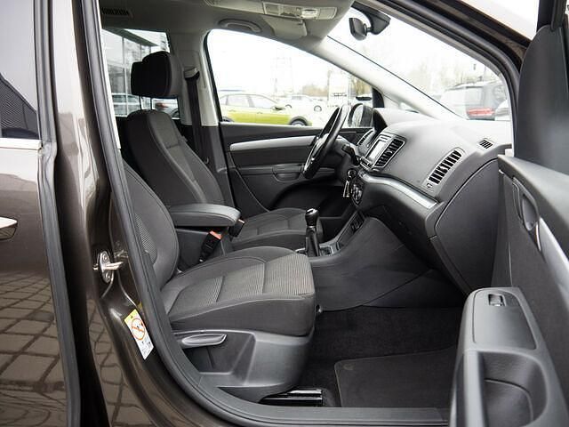 Gebraucht VW Sharan Comfortline 150 PS (110 kW) 2018 Braun Van / Kleinbus