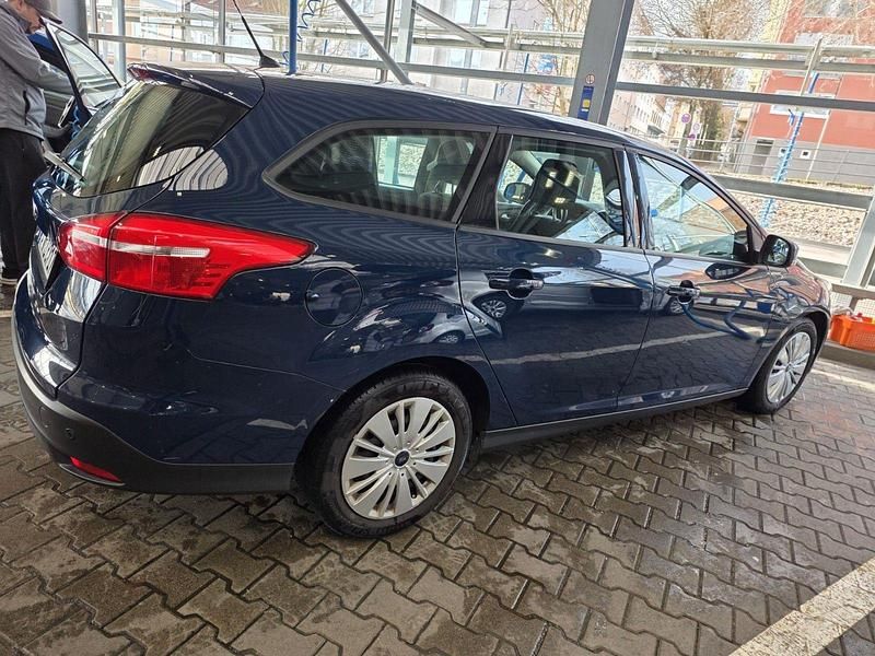 Gebraucht Ford Focus Business Edition 120 PS (88 kW) 2016 Blau Kombi