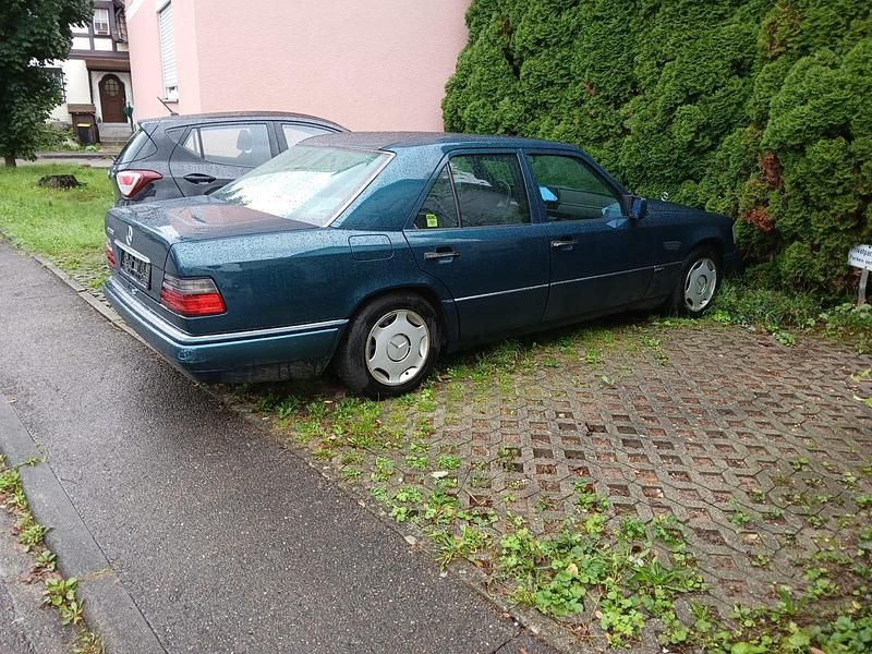 Gebraucht Mercedes E280 190 PS (139 kW) 1995 Grün Limousine
