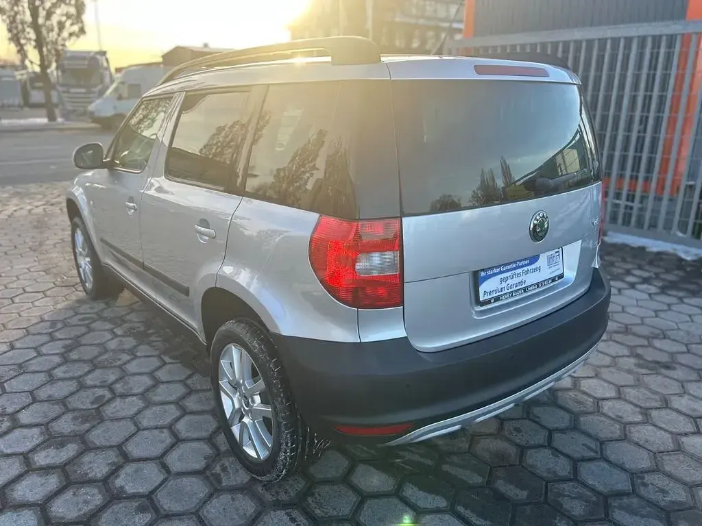 Gebraucht Skoda Yeti Family 122 PS (89 kW) 2012 Silber SUV