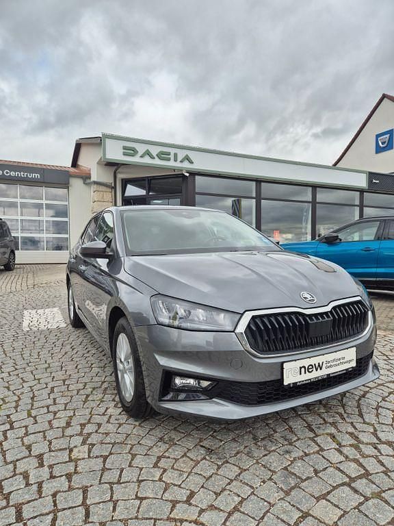Grau Gebraucht 2024 Skoda Fabia Selection Limousine | 20.650 € (Guter Preis) - Bild 1/4