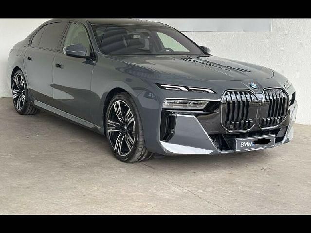 Gebraucht BMW 740 Performance 299 PS (219 kW) 2026 Grau Limousine