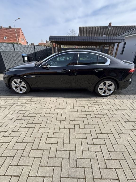 Schwarz Gebraucht 2020 Jaguar XE Limousine | 22.999 € (Superpreis) - Bild 1/4