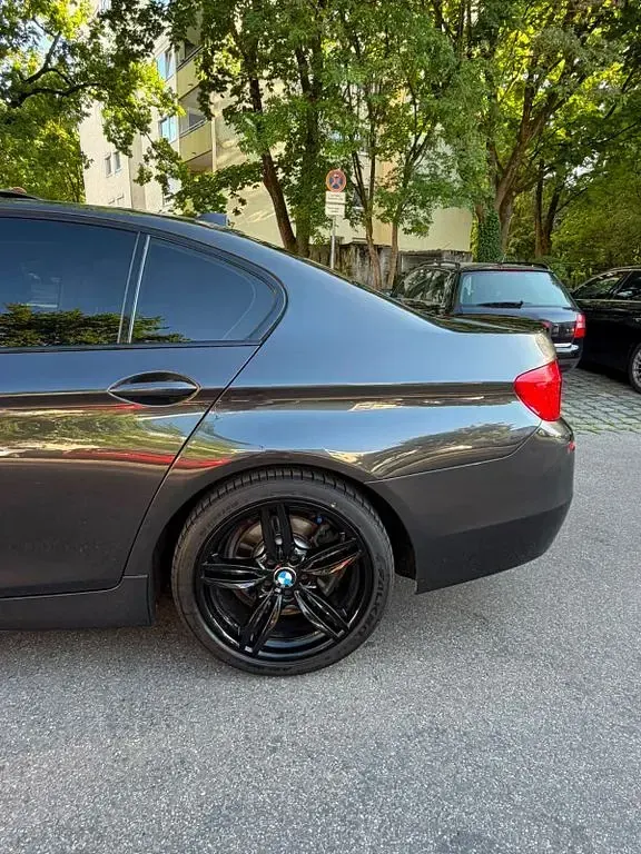 Gebraucht BMW 530 245 PS (180 kW) 2009 Grau Limousine