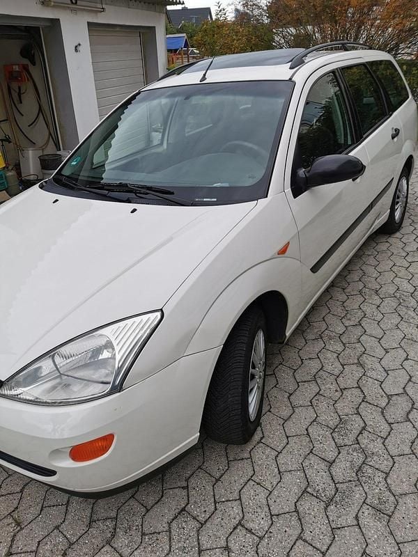 Weiß Gebraucht 1999 Ford Focus Kombi | 1.500 € (Fairer Preis) - Bild 1/4