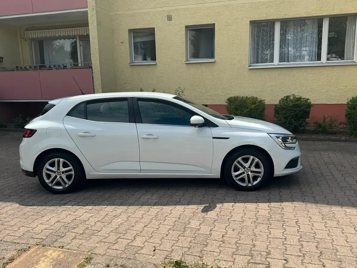 Gebraucht Renault Mégane 101 PS (74 kW) 2016 Weiß Limousine