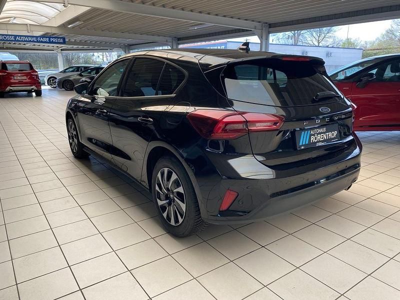 Gebraucht Ford Focus Titanium 125 PS (91 kW) 2023 Schwarz Limousine