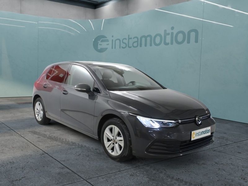 Grau Gebraucht 2023 VW Golf VIII Life Limousine | 26.390 € (Fairer Preis) - Bild 1/4