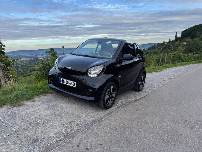Schwarz Gebraucht 2020 Smart ForTwo Electric Drive Cabrio | 10.699 € (Fairer Preis) - Bild 1/4