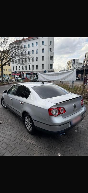 Gebraucht VW Passat 140 PS (102 kW) 2005 Silber Limousine