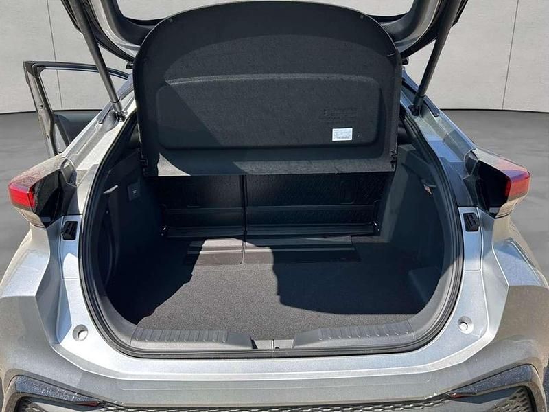 Neu Toyota C-HR Sport 152 PS (111 kW) 2025 Silber SUV