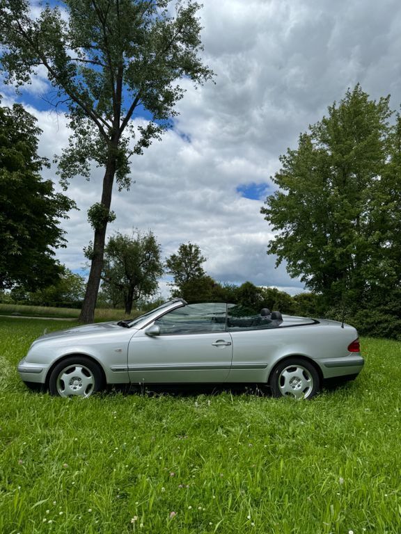 Gebraucht Mercedes CLK230 Elegance 197 PS (144 kW) 1999 Silber Cabrio