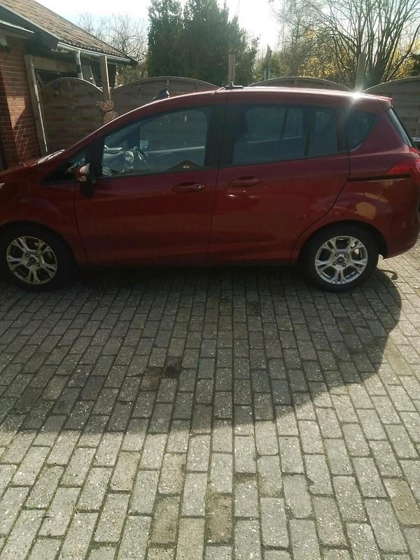 Second-hand Ford B-MAX 101 CP (74 kW) 2017 Roșu Monovolum