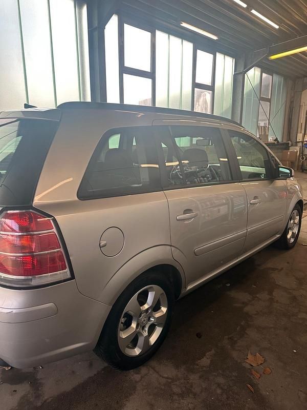 Gebraucht Opel Zafira 150 PS (110 kW) 2005 Silber Van / Kleinbus
