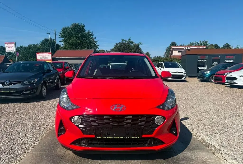 Gebraucht Hyundai i10 Select 67 PS (49 kW) 2021 Tomato red / sol Kleinwagen