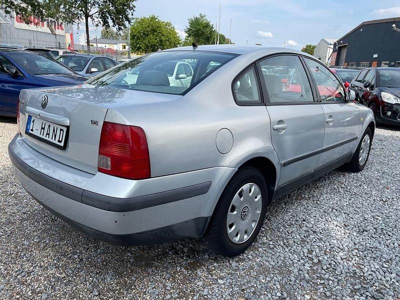 Gebraucht VW Passat 125 PS (91 kW) 1999 Silber Limousine