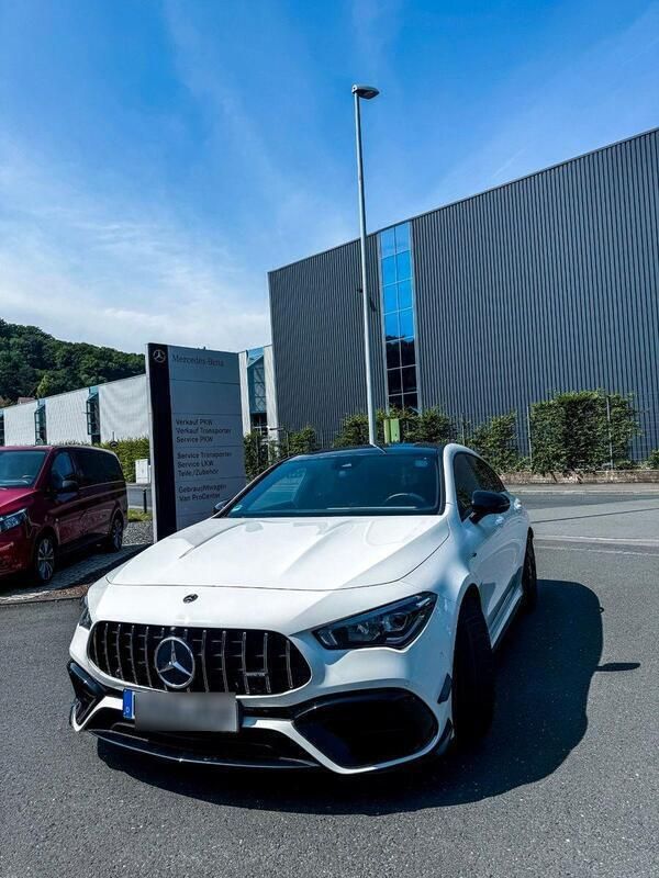 Weiß Gebraucht 2022 Mercedes CLA45 AMG AMG Kombi | 59.900 € - Bild 1/4