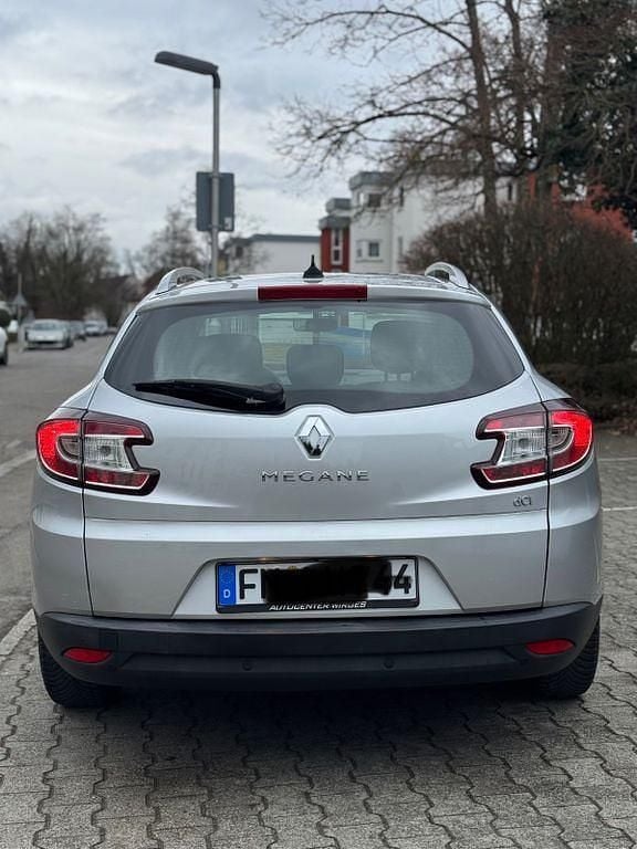 Gebraucht Renault Mégane III Dynamique 106 PS (77 kW) 2011 Silber Limousine