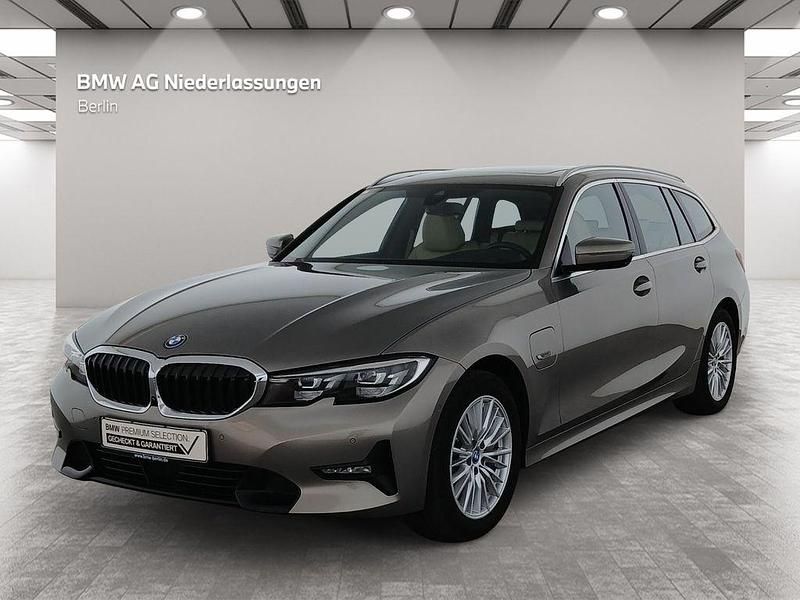 Grau Gebraucht 2022 BMW 330e Sport Line Kombi | 33.400 € (Etwas zu teuer) - Bild 1/4