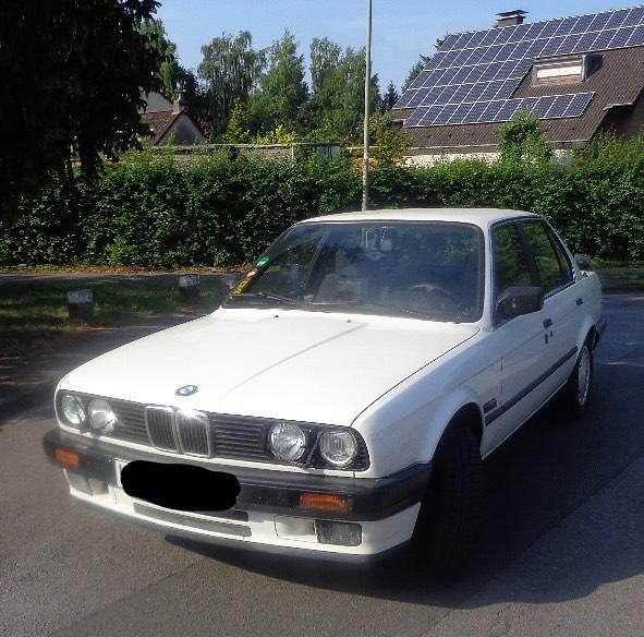 Weiß Gebraucht 1990 BMW 316 Limousine | 11.299 € - Bild 1/4