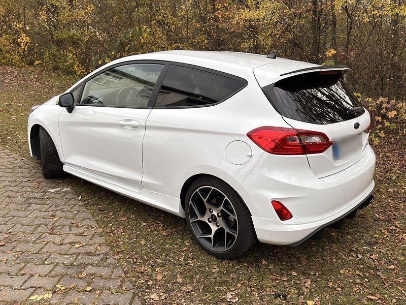Gebraucht Ford Fiesta ST 200 PS (147 kW) 2019 Weiß Kleinwagen
