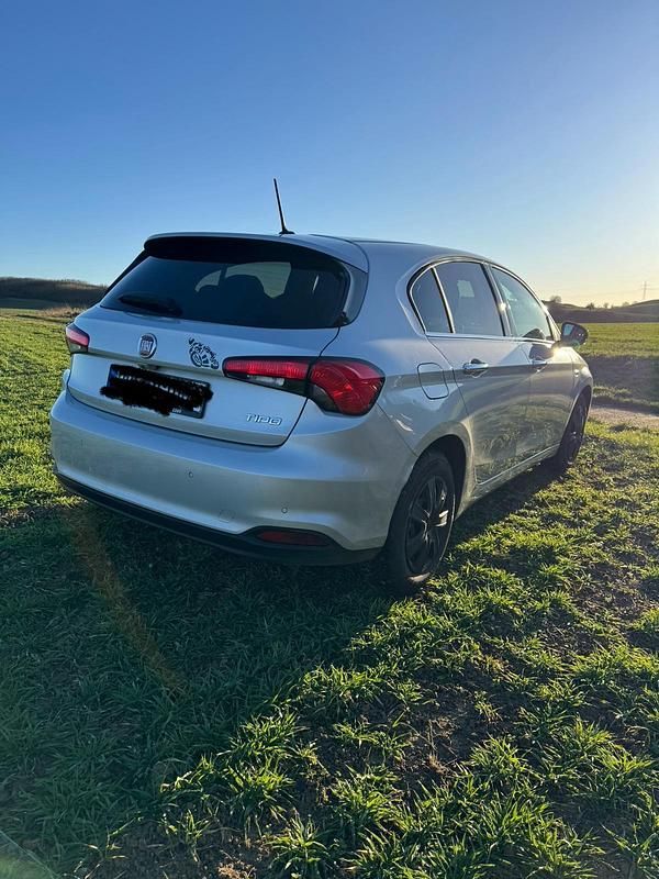 Gebraucht Fiat Tipo 120 PS (88 kW) 2016 Silber Limousine