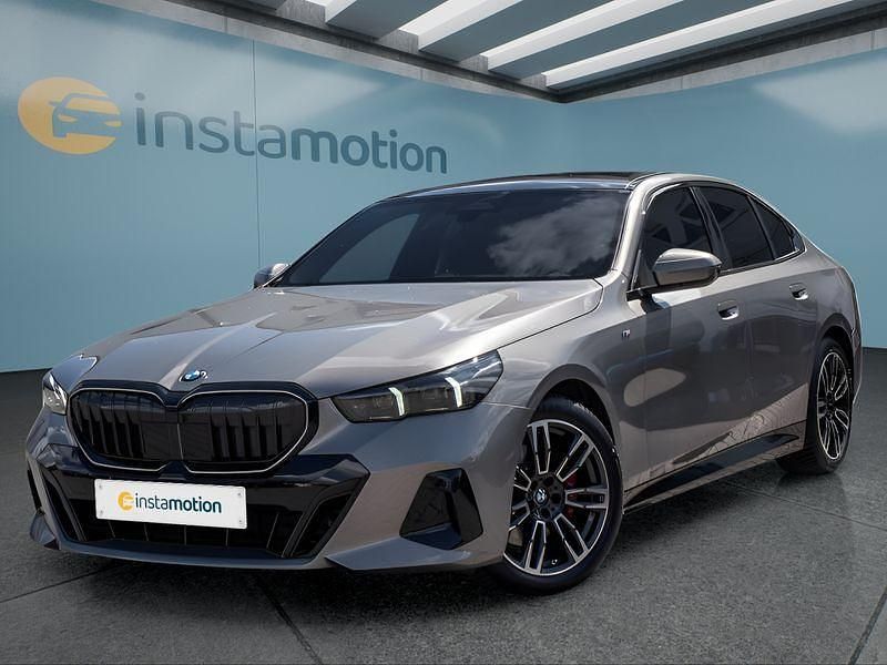 Grau Gebraucht 2024 BMW 520 Limousine | 56.899 € (Etwas zu teuer) - Bild 1/4