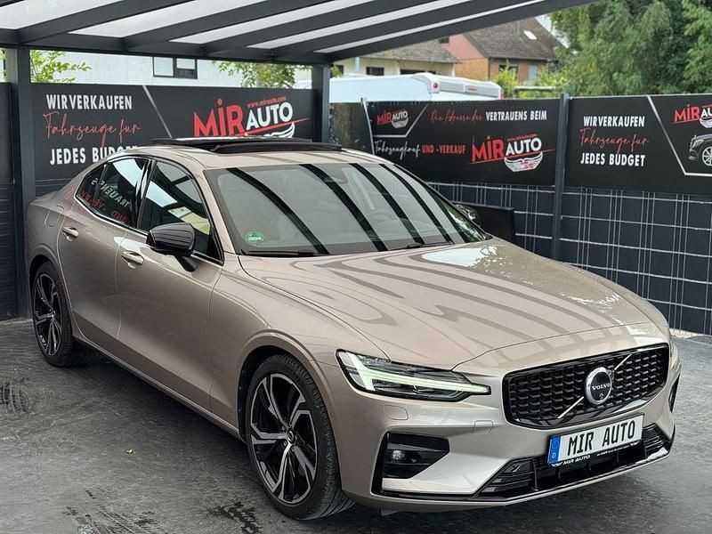 Gebraucht Volvo S60 R-Design 197 PS (144 kW) 2023 Gold Limousine