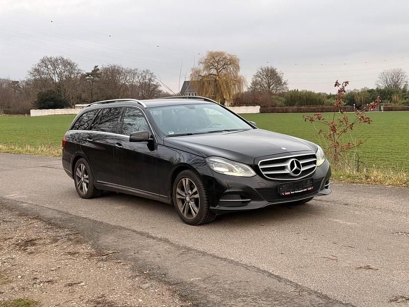 Gebraucht Mercedes E220 170 PS (125 kW) 2014 Schwarz Kombi