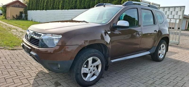 Braun Gebraucht 2010 Dacia Duster Lauréate SUV | 4.100 € (Superpreis) - Bild 1/4