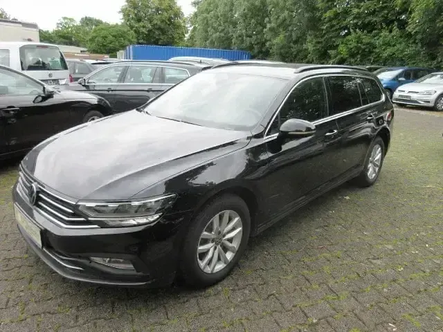 Gebraucht VW Passat Business 150 PS (110 kW) 2022 Schwarz Kombi
