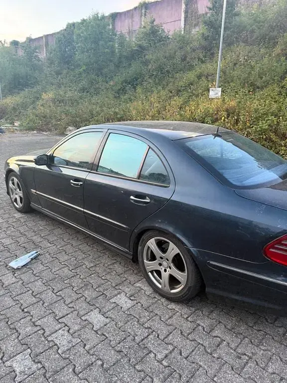 Gebraucht Mercedes E500 Avantgarde 306 PS (225 kW) 2002 Schwarz Limousine