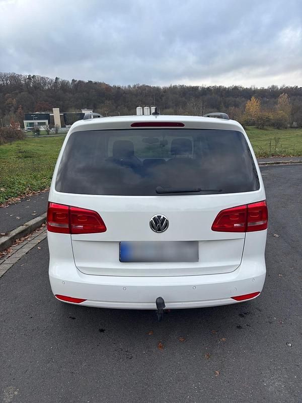 Gebraucht VW Touran Match 140 PS (102 kW) 2013 Weiß Van / Kleinbus