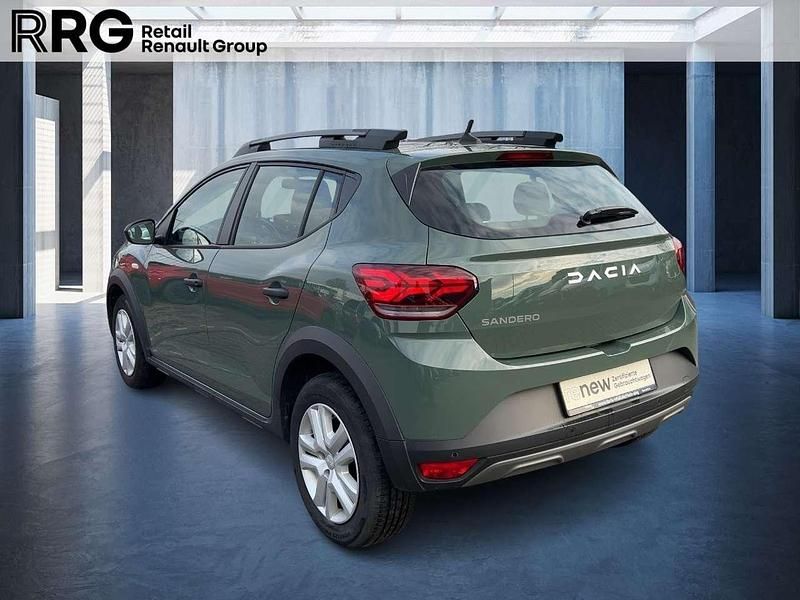 Gebraucht Dacia Sandero Essentiel 101 PS (74 kW) 2024 Staubgrau SUV