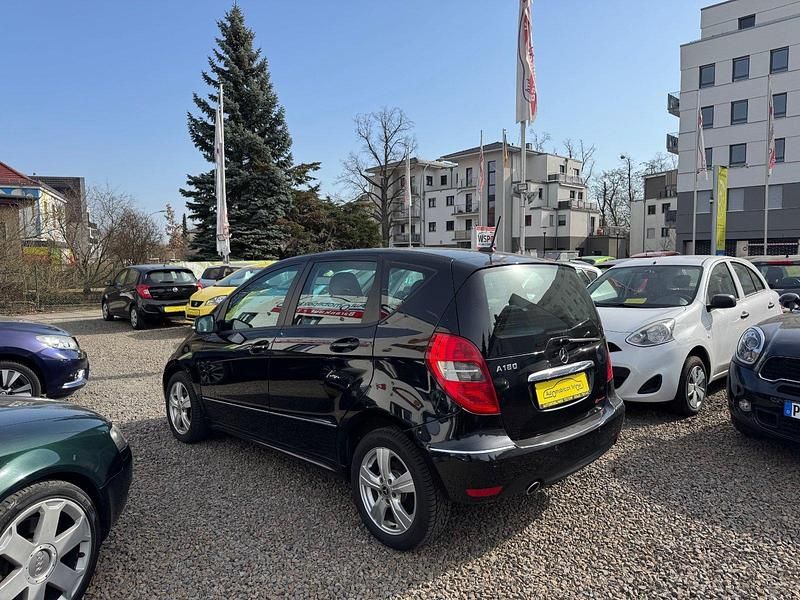 Gebraucht Mercedes A180 Avantgarde 116 PS (85 kW) 2010 Schwarz Kleinwagen