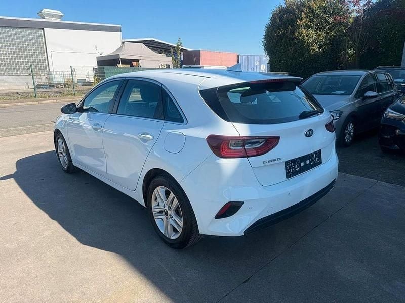 Second-hand Kia Ceed Vision 120 CP (88 kW) 2019 Alb Hatchback