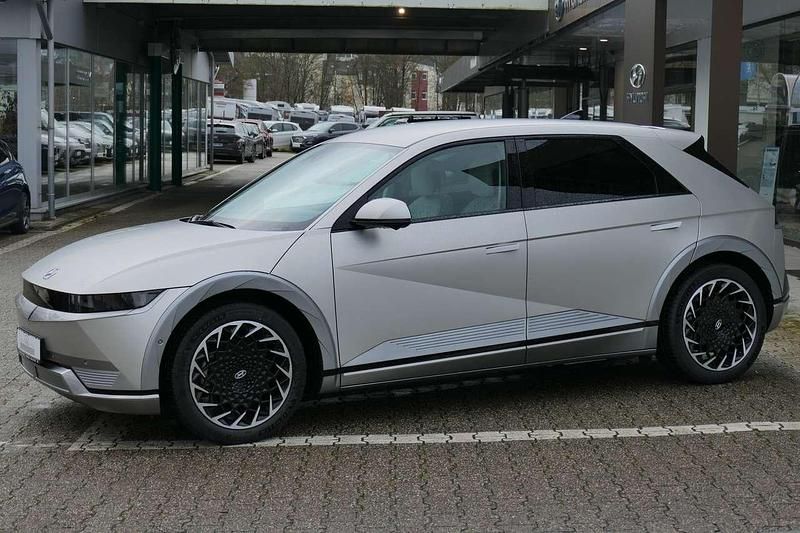 Gravity gold / mat Neu 2025 Hyundai Ioniq Kleinwagen | 69.675 € - Bild 1/4