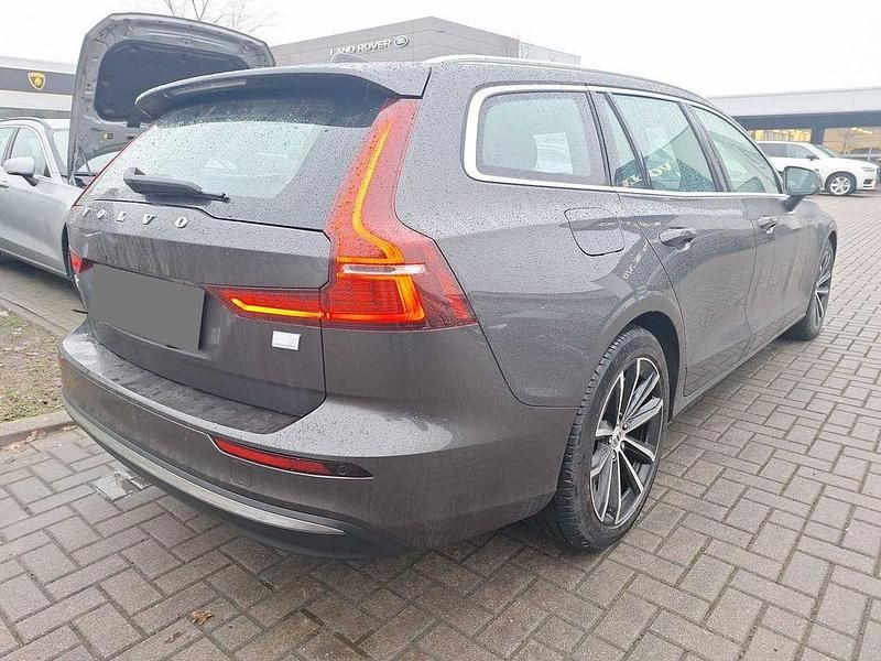 Gebraucht Volvo V60 398 PS (292 kW) 2023 Platinum grey / metallic Kombi