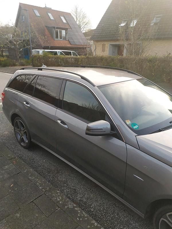 Gebraucht Mercedes E200 136 PS (100 kW) 2011 Grau Kombi